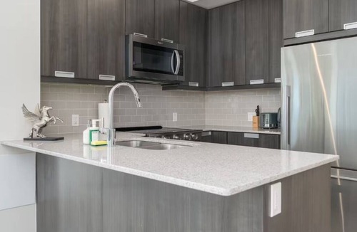 Old Town Apartment | Spacious 2BR Toronto Stay Near St Lawrence Market