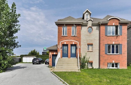 Brossard Apartment | Spacious 3-bed Apt. in DIX30 close to DT