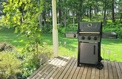 Queens County House | Spacious 3 bedroom pet friendly country home, with a large back yard.