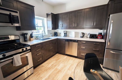 Thorold Apartment | Spacious 3 Bedroom Apartment in Heart of Niagara