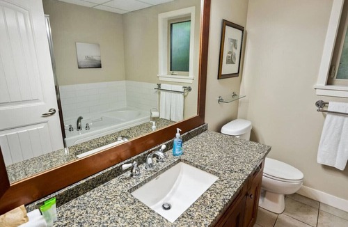 Westbank Apartment | Spacious 3 Bedroom at Barona Beach #5101
