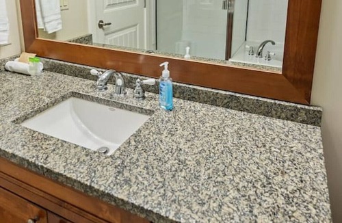 Westbank Apartment | Spacious 3 Bedroom at Barona Beach #5101