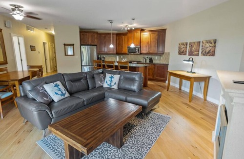 Westbank Apartment | Spacious 3 Bedroom at Barona Beach #5101