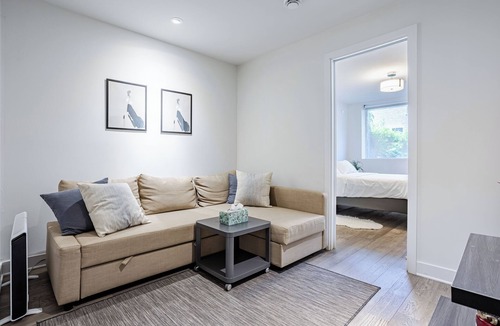 Pointe-Saint-Charles Apartment | Spacious 3-bedroom duplex just steps from Griffintown.