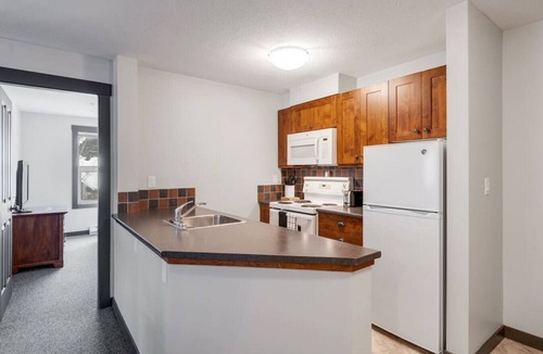 East Kootenay Condo | Spacious 3-Br 3-Ba | Ski In/Out | Pool & Hot Tubs | In Heart of Panorama Resort