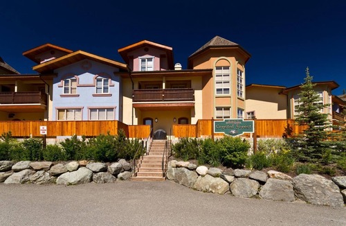 Sun Peaks Condo | Spacious 3 Level Condo Close to Village | Access to Ski-Out Trail | Private Hot Tub | Fireplace
