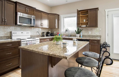 Saskatoon Apartment | SPACIOUS 3BR 2STOREY SUITE CNTRLY LCTD IN THE CITY