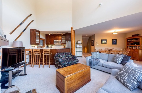 Blackcomb House | Spacious 3BR | Walk to Village & Lake | Quiet Location | Hot Tub Access | Managed by Aloha Whistler