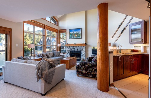 Blackcomb House | Spacious 3BR | Walk to Village & Lake | Quiet Location | Hot Tub Access | Managed by Aloha Whistler