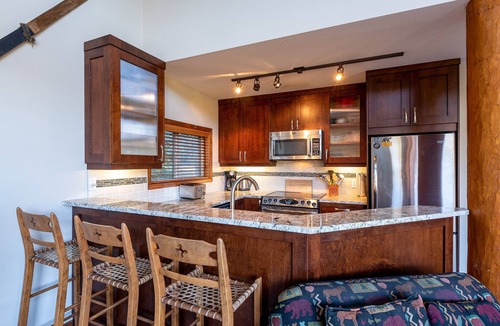 Blackcomb House | Spacious 3BR | Walk to Village & Lake | Quiet Location | Hot Tub Access | Managed by Aloha Whistler