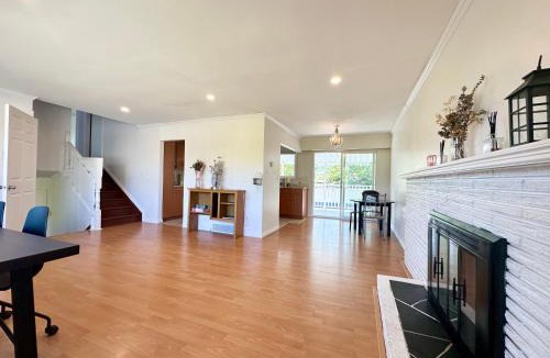 Richmond Villa | Spacious 4 Bedroom House Near YVR Airport, Transit & Shopping