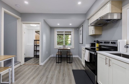 Marpole House | Spacious 4 BR House in Park Drive