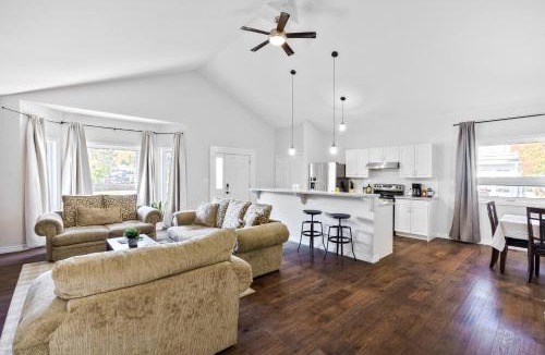 Fenelon Falls House | Spacious 4Bdrm Home | Patio, BBQ, Walk to Lake