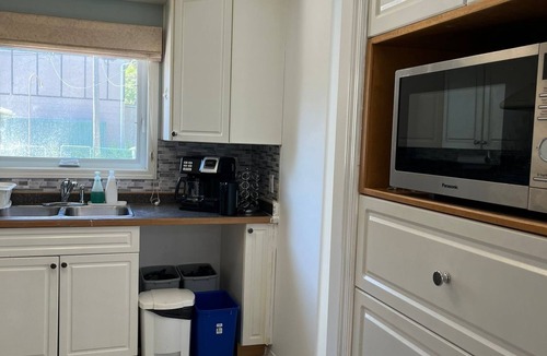Brandon House | Spacious 4BedroomHome with Modern Amenities and ScenicViews perfect for Families