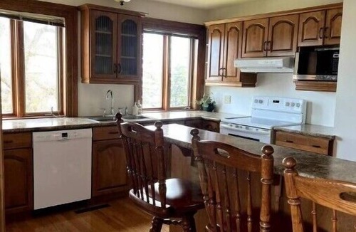 Queensland House | Spacious 4BR Family Beach House in Queensland N.S
