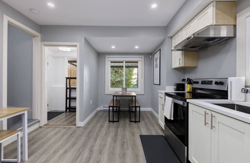 Marpole House | Spacious 4BR Retreat near YVR and DT