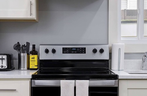 Marpole House | Spacious 4BR Retreat near YVR and DT
