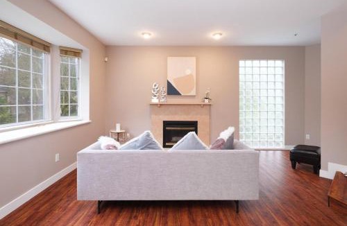 Oakridge House | Spacious 4BR w Ensuites Mins to Downtown YVR UBC