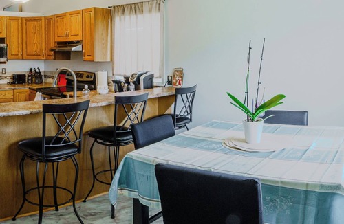 Grande Prairie House | Spacious 5-bedroom house with AC, WiFi in superb Grande Prairie