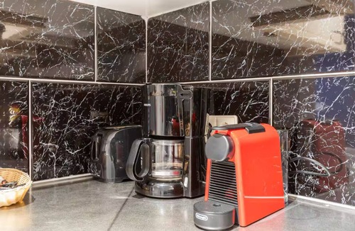 Old Town Apartment | Spacious 5-bedroom apartment next to Nieuwmarkt Square in Central Amsterdam
