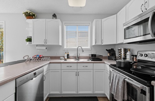 Sherwood Park House | Spacious 5BR Family Retreat in Sherwood Park