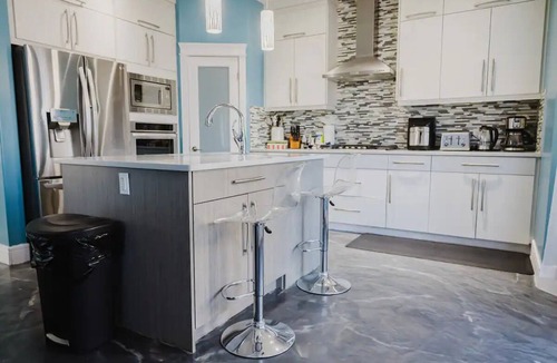 Northwest Edmonton House | Spacious 5BR Retreat for Groups located in a peaceful neighbour hood