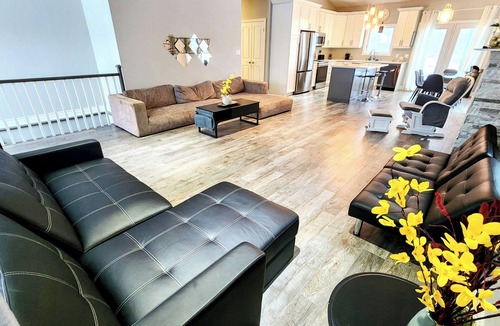 Tay House | Spacious 6-bdrm luxury, modern house with lake view in cottage country, Ontario