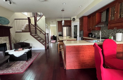 Northwest Edmonton House | Spacious 6-bedroom house in central Edmonton with AC, WiFi, Parking