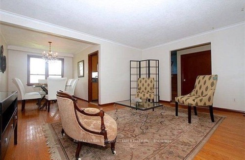 The Queensway House | Spacious & Affordable Stay in Prime Toronto – Experience the Best of City Living
