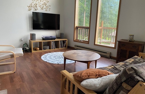 Proctor House | Spacious and comfortable home nestled in the mountains by Kootenay Lake