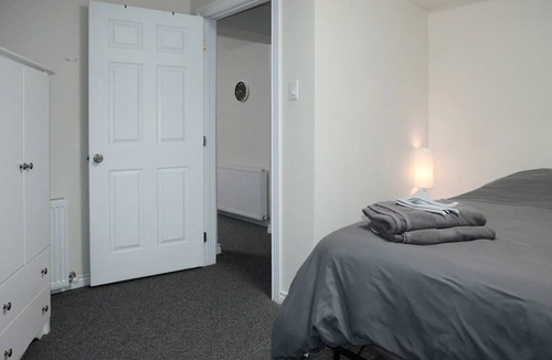 Timiskaming District Apartment | Spacious and spotless one-bedroom suite with full kitchen and livingroom.