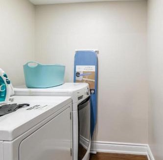 Central Erin Mills Apartment | Spacious basement