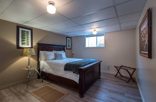 South Central Apartment | Spacious Bright Suite Licence 4087948