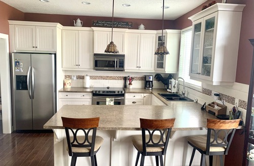 Okotoks Apartment | Spacious Carriage Suite in the Peaceful Foothills of the Canadian Rockies!