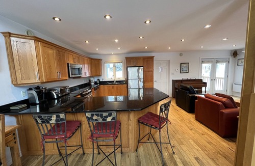 Humber Valley House | Spacious Chalet on Breathtaking Humber River