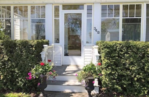 Wellington House | Spacious & Charming Century Home - Wellington