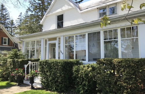 Wellington House | Spacious & Charming Century Home - Wellington