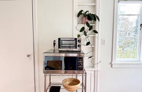 Kitsilano House | Spacious Classic 2BR - Kits Beach Sunsets & Seawall