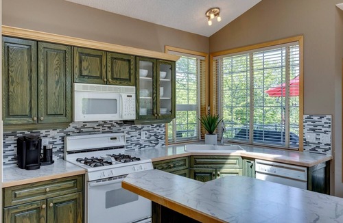 Southeast Calgary House | Spacious,Clean Estate 5 BD Home THE POINT IN DOUGLASDALE