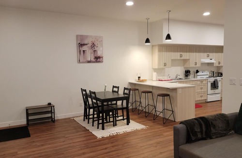 North Central Edmonton Condo | ✦Spacious Condo✦King Bed✦Close to DT✔UGD Parking