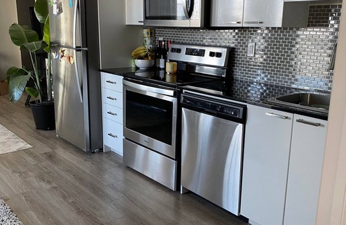 Wexford Condo | SPACIOUS CONDO WITH VIEW OF CITY. POOL.GYM.HOT TUB.SLEEPS 4