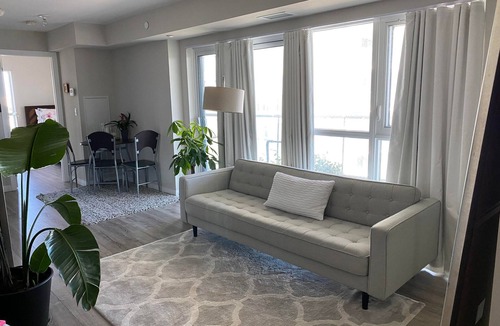Wexford Condo | SPACIOUS CONDO WITH VIEW OF CITY. POOL.GYM.HOT TUB.SLEEPS 4