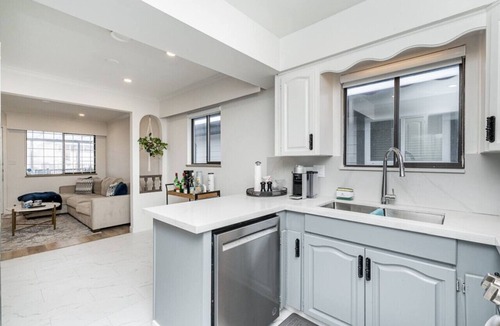 Sunset House | Spacious & Cozy Home In Heart Of Vancouver