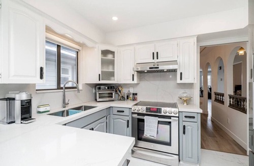 Sunset House | Spacious & Cozy Home In Heart Of Vancouver