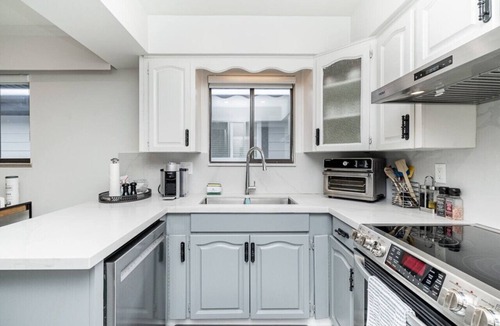 Sunset House | Spacious & Cozy Home In Heart Of Vancouver