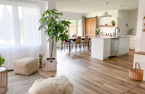 Etobicoke House | Spacious Detached House close to Downtown and Lake