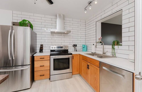 Red Deer House | Spacious double family townhome in Red Deer. 5 minutes walk from BMX park