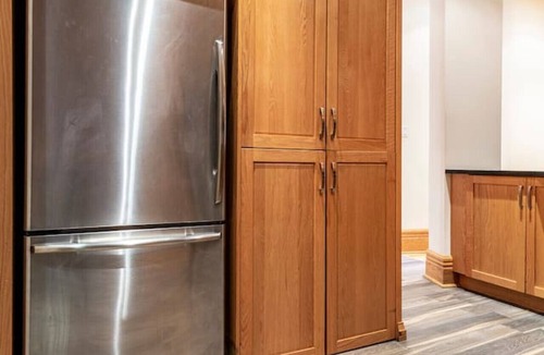 Downtown Montreal Apartment | Spacious Downtown Montreal Apt-4BR/2BA, Free Wifi