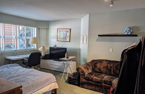 Kitsilano House | Spacious, Furnished Bedroom in Kits – Prime Location Near UBC/Downtown