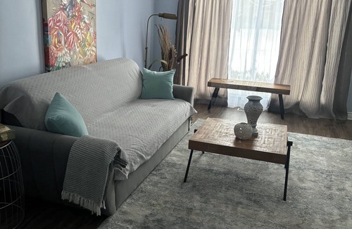 Niagara Falls House | Spacious Home in Niagara - Sleeps up to 10 guests, 10 mins to the Falls